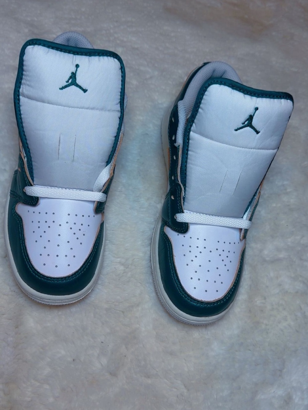 Jordan Low Top Sneakers - White & Teal